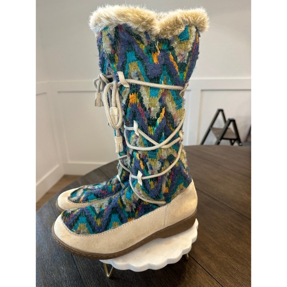 Colorful Patterned Winter Boots - Picture 5 of 7